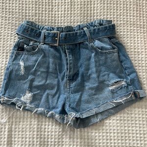 KanCan jean shorts with removable denim belt!